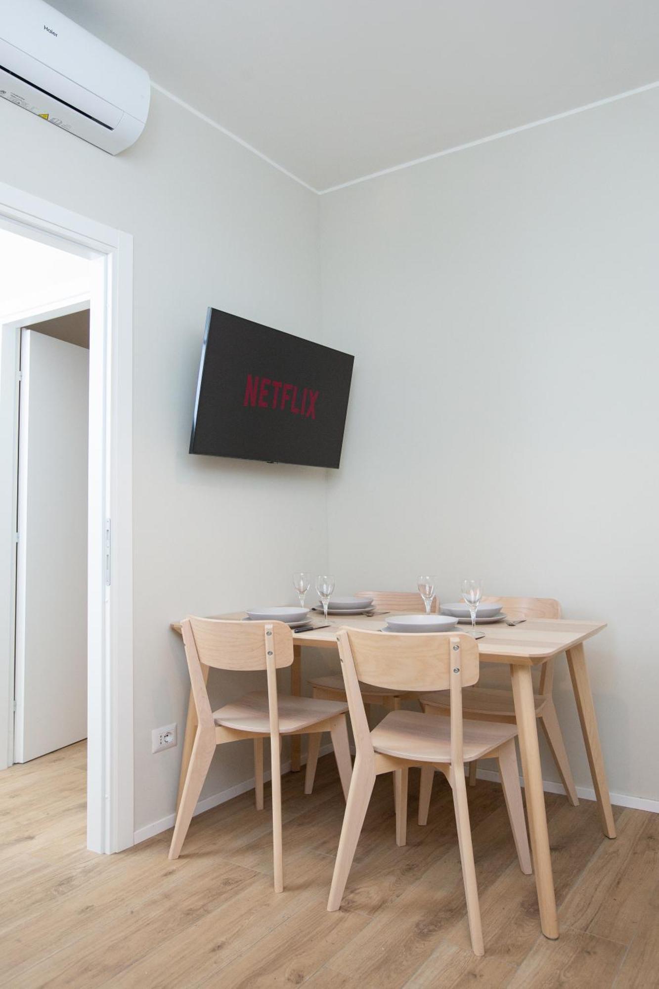 Dreams Exclusive Apartments With Terrace - Free Parking - M1 Station - Near Center ミラノ エクステリア 写真